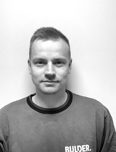 Profilbilde i sort/hvitt av en voksen mann