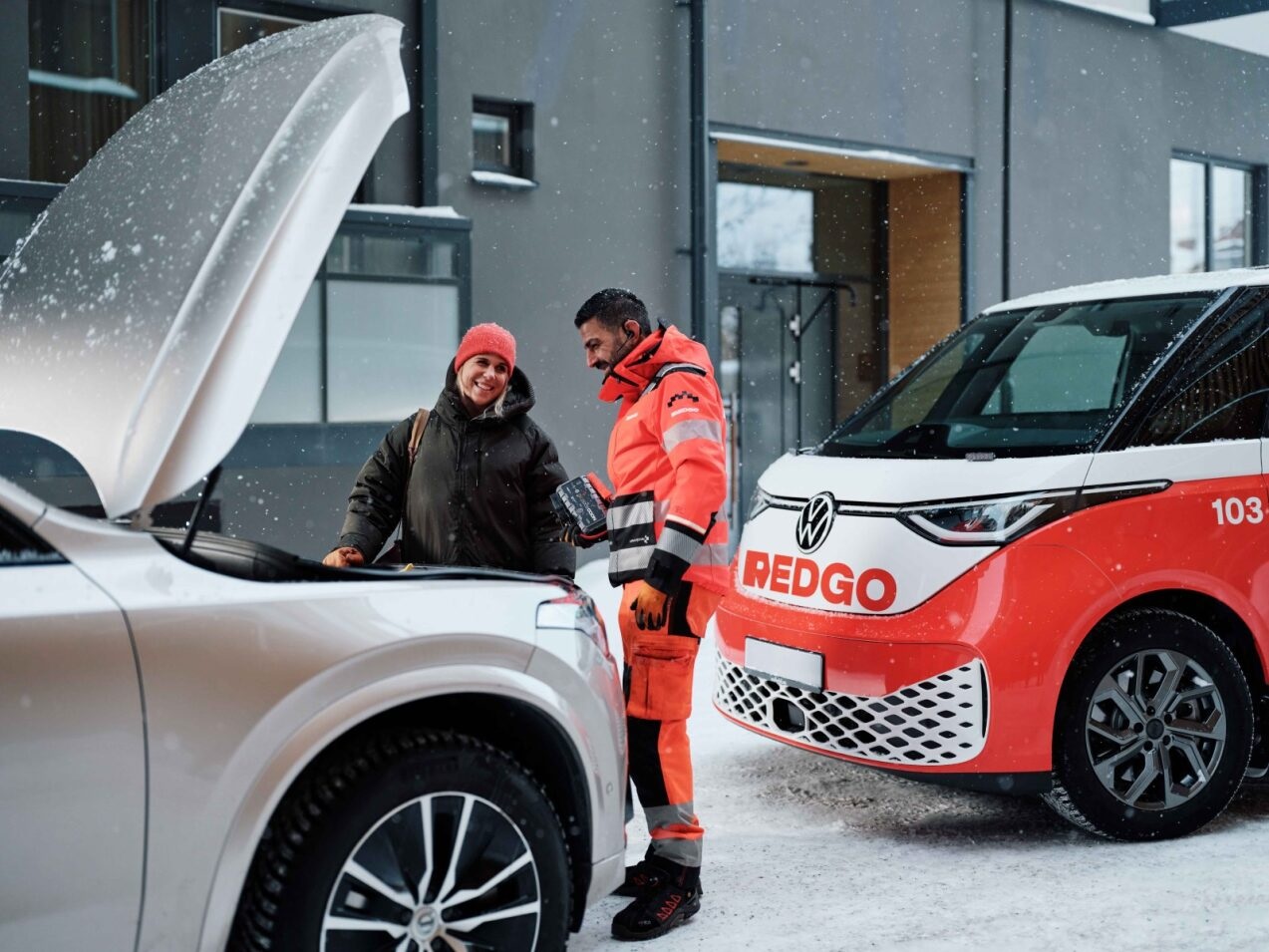 Redgo hjelper bil i byen