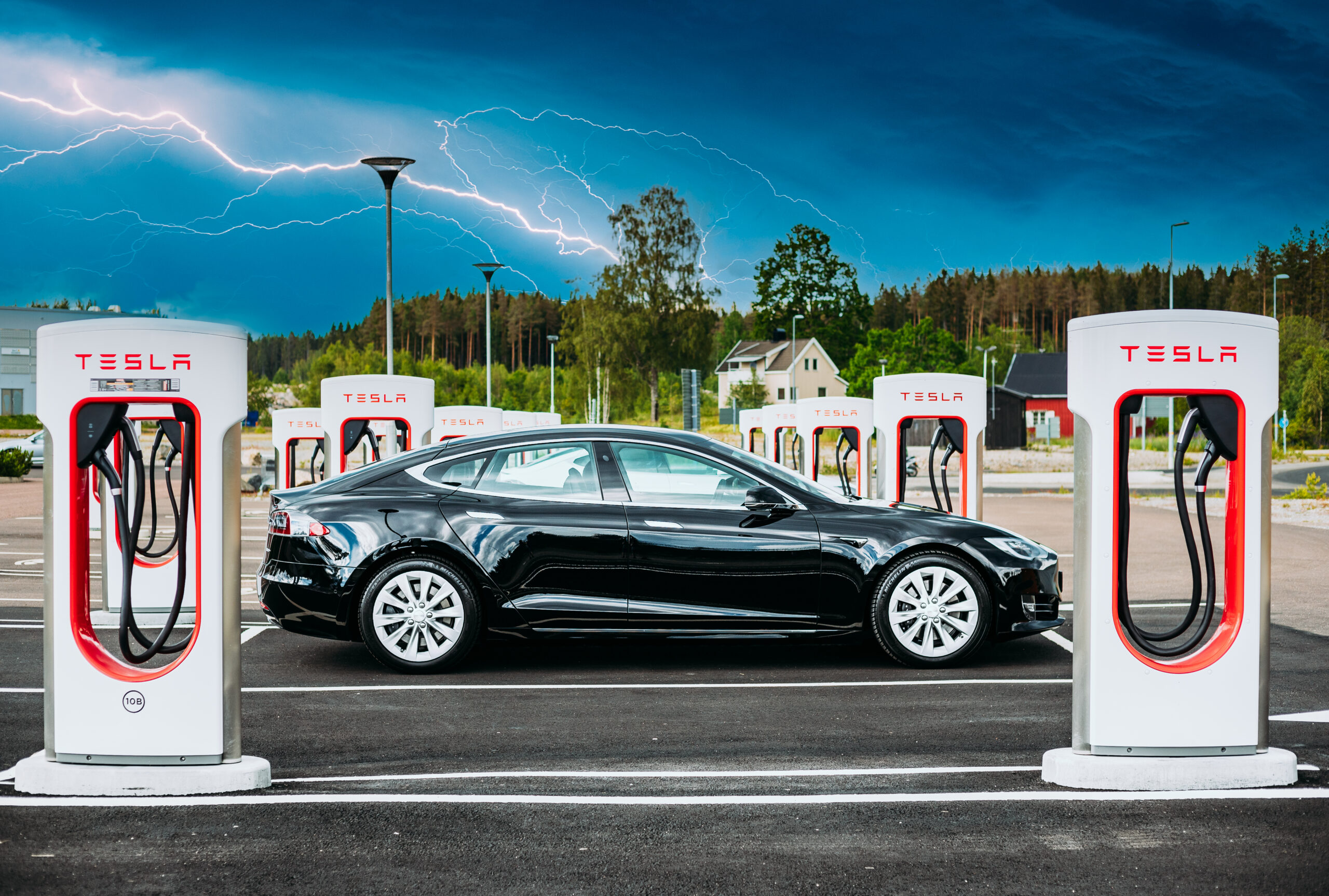 Tesla på lading