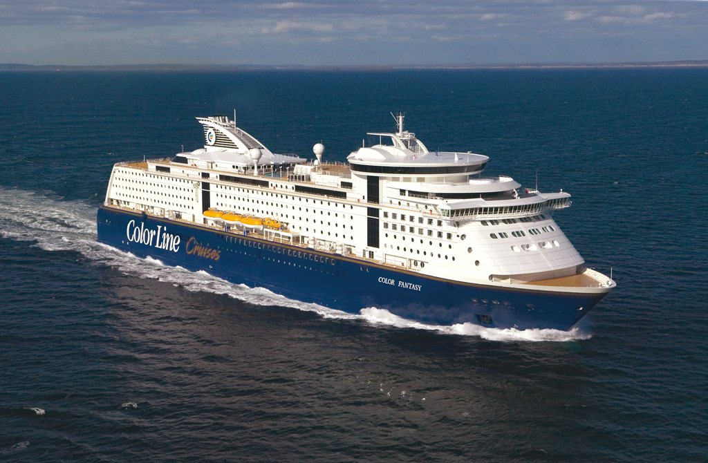 Color Fantasy på åpent hav