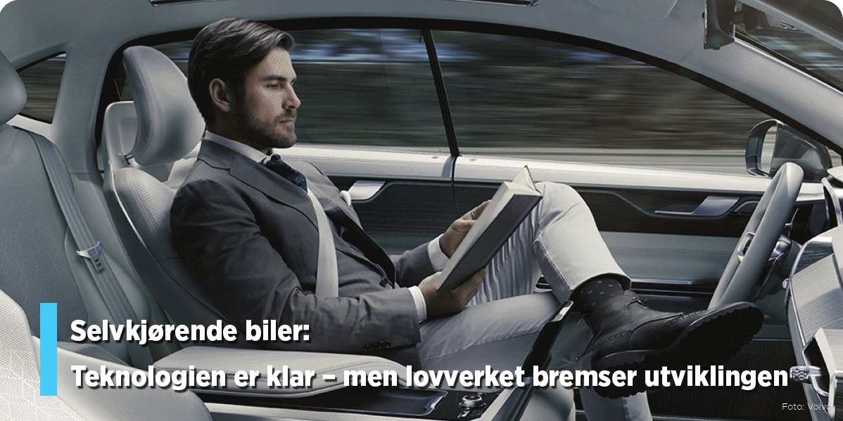 Mann leser bok bak rattet på en servkjørende Volvo