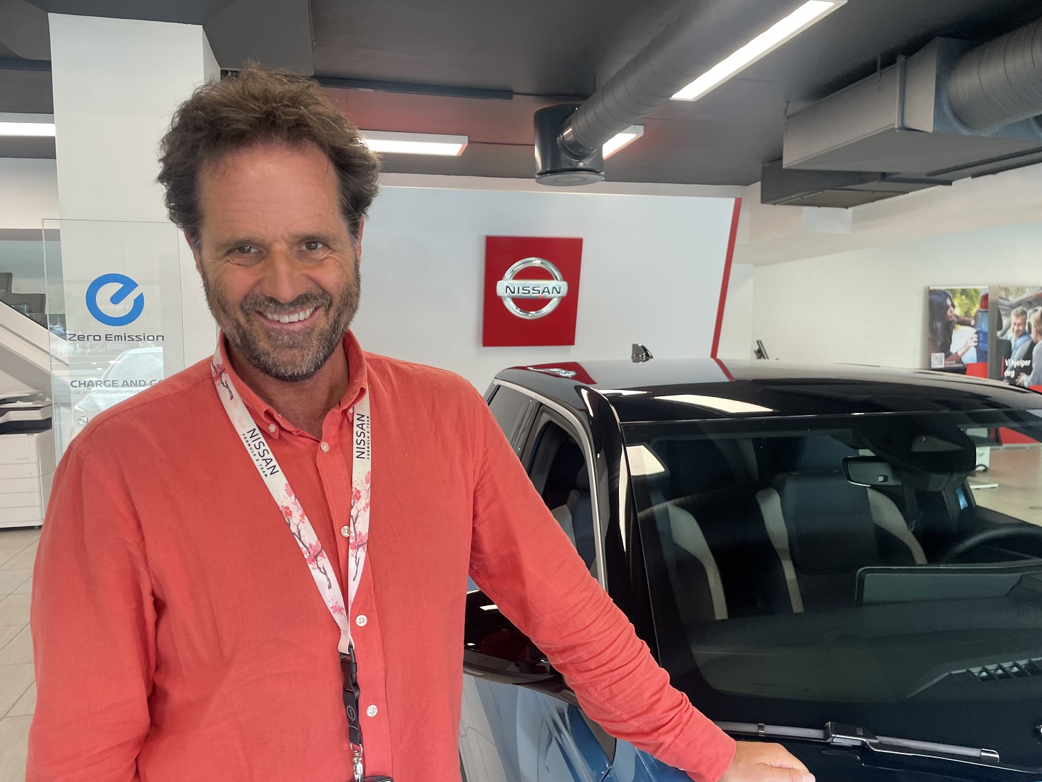 Profilbilde av en blid mann med rød skjorte